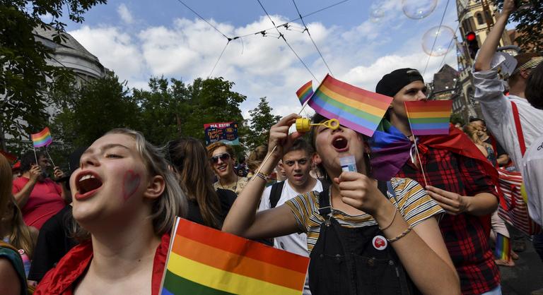 Pécsett is tüntettek a Pride betiltása ellen