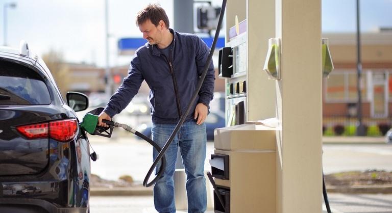 Jön a benzináremelkedés: 10-15 forinttal nőhet meg a literár