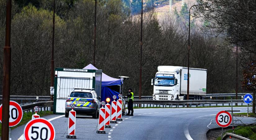 Csehország határellenőrzést vezet be a Magyarországon is terjedő halálos kór miatt