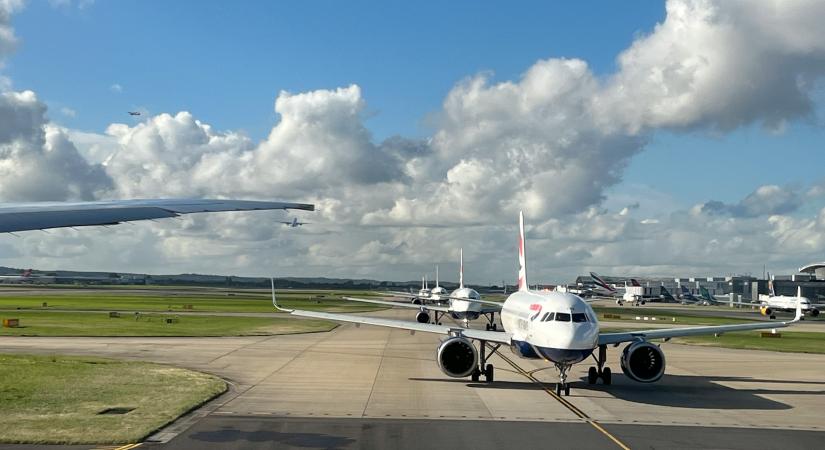 Tűz miatt ma éjfélig biztosan zárva tart a világ egyik legforgalmasabb reptere, a London Heathrow