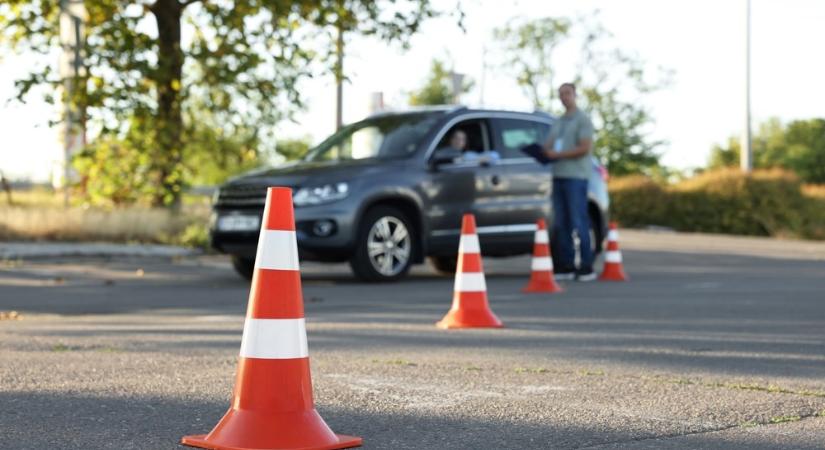 Mindjárt vége a tanévnek és az iskolák többsége még mindig nem szervezett KRESZ-vizsgát a diákoknak