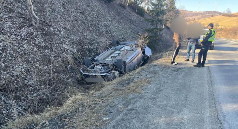 Az árokban kötött ki egy gépkocsi Kárpátalján