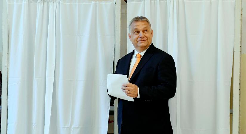 Orbán a titkosszolgálattal listáztatná a külföldről támogatott civileket és újságokat