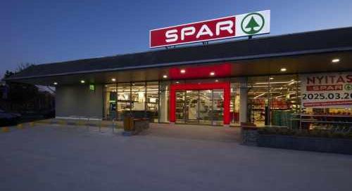 Közel másfél milliárdból modernizálta három áruházát a SPAR