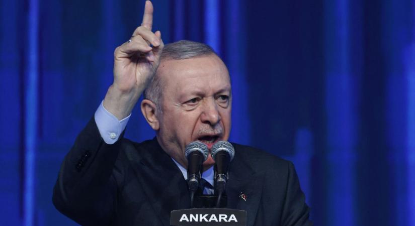 Erdogan keményen figyelmeztet: hiába az "utcai terror"