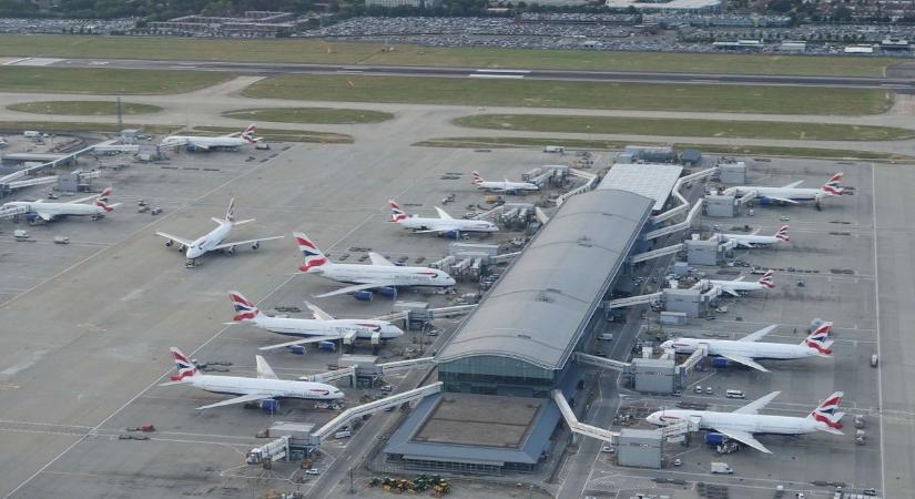 Újraindult a forgalom a Heathrow repülőtéren – a rendes kerékvágásba csak szombaton térnek vissza