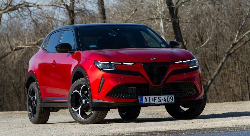 Eggyel bővült a felejthető Alfák sora - Teszt: Alfa Romeo Junior Ibrida Speciale