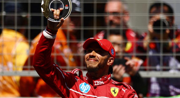 Először nyert a Ferrari színeiben Lewis Hamilton