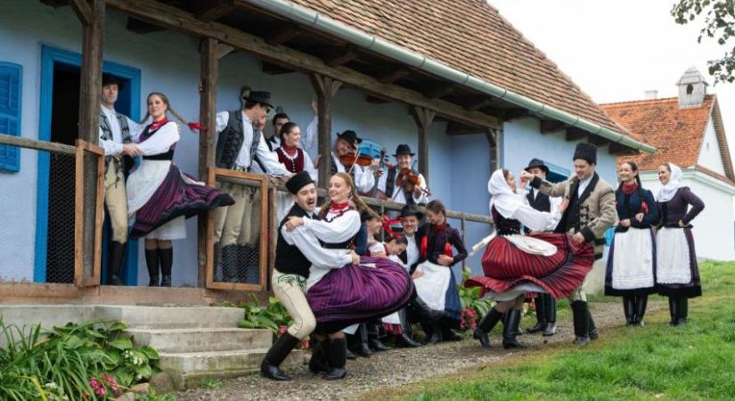 A Magyar Nemzeti Táncegyüttes beveszi a Skanzent