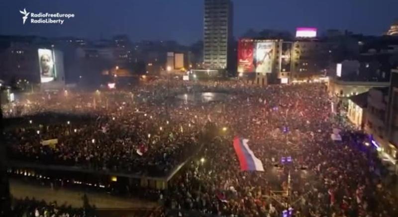 Tüntetés itthon és a szomszédban, bekeményítő Szuverenitásvédelmi Hivatal és Stop, Pride