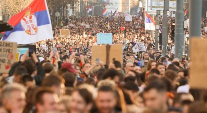 „Színes forradalomra tett kísérlet"-nek nevezték el a szerbiai tiltakozásokat