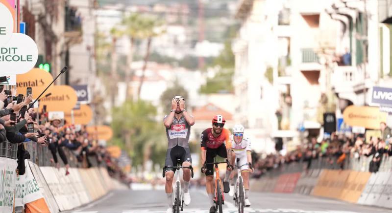 Mathieu van der Poel sikerét hozta a Milánó-Sanremo, Valter Attila 35. lett