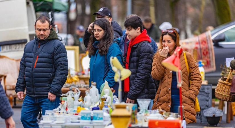 Amit a debreceni régiségvásárban nem lehet kapni, az nem is létezik! – fotókkal, videóval