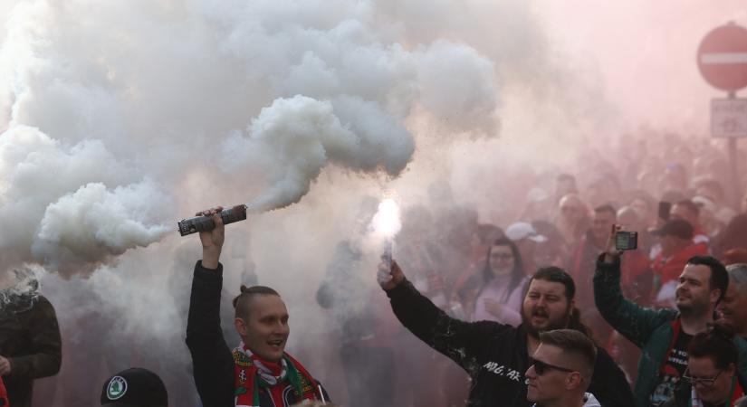 Elképesztő hangulatban várják a törökök elleni focimeccset a magyar szurkolók - videó a helyszínről