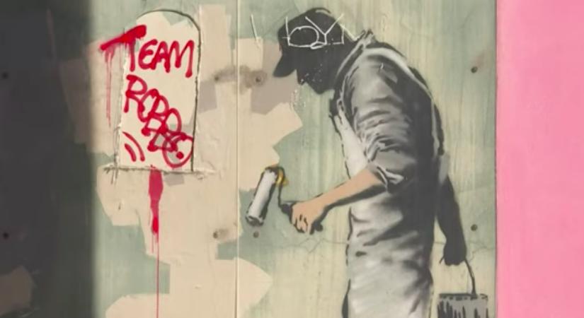 Rivális graffitiművészek rongálhattak meg két Banksy falfestményt