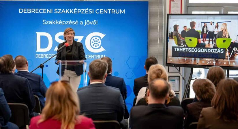 Varga-Bajusz Veronika: Új szakképzési innovációs központ inspirálja a diákokat Debrecenben