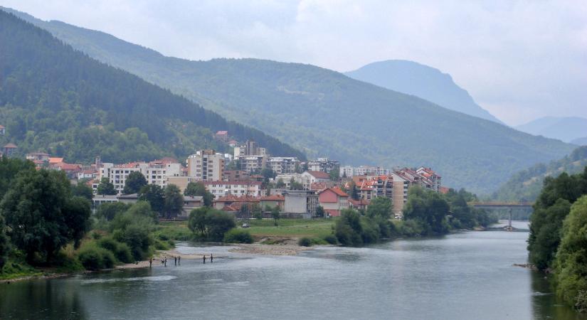 Szemétszigetek torlaszolják el a Balkán folyóit