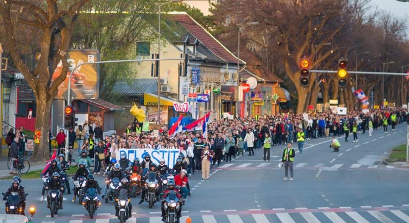 Szabadkai tüntetés képekben (Fotógaléria)