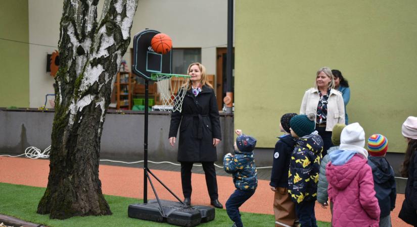 Megint gyerekek között találta magát Debrecen alpolgármestere