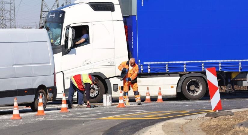 Baleset, nem működő jelzőlámpák - kaotikus kedd reggel Miskolcon