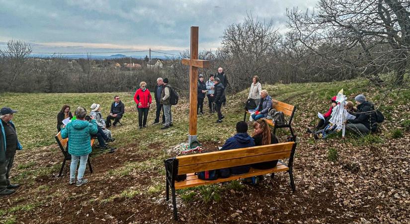 Az első zarándoklat az új kereszthez, 87 évesen is!