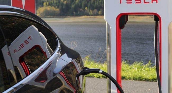 Elfordultak a vásárlók a Tesla márkától Európában