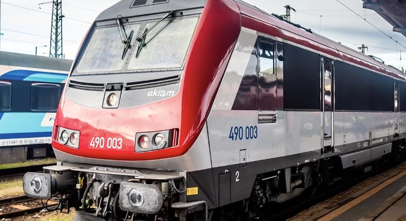Már zakatol az első Alstom-mozdony