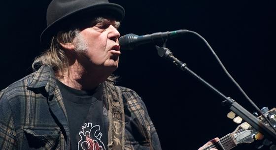 Neil Young eladta a dalai után járó jogdíjak felét egy befektetési alapnak