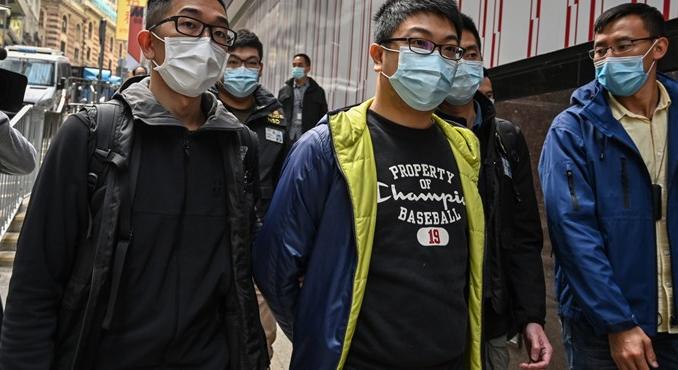 Ellenzéki aktivisták tucatjait vették őrizetbe Hongkongban
