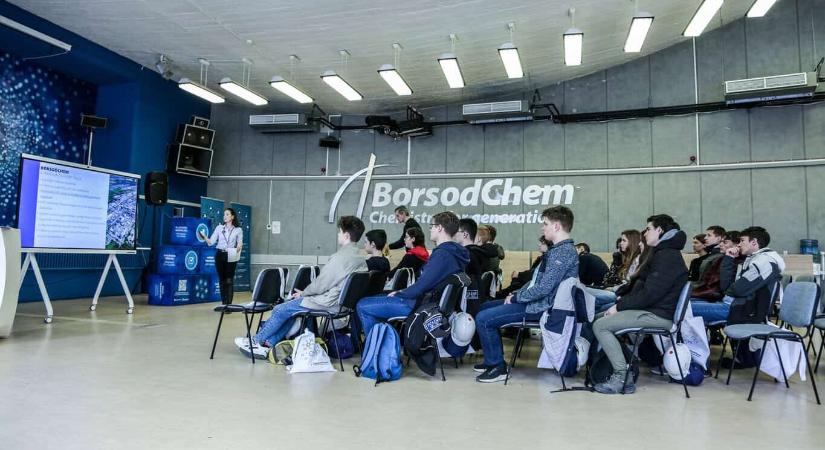 A BorsodChem egyedülálló programot indított a vegyipari szakember-utánpótlásért
