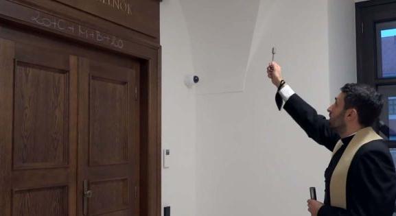 Vízkeresztkor megszentelték Orbán Viktor irodáját (Video)