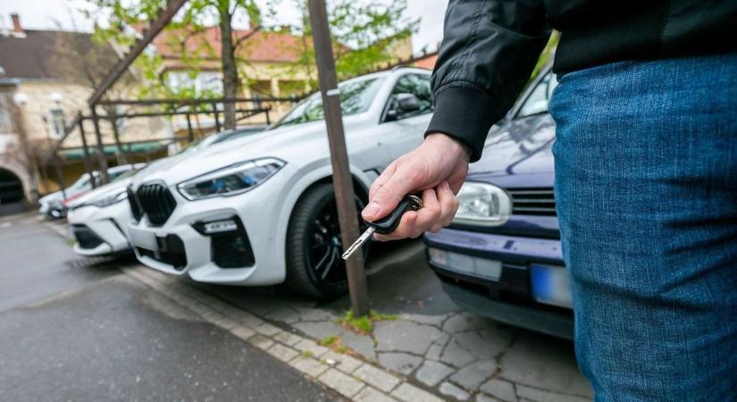 Végigkarcolta haragosa autóját egy férfi Szombathelyen - jelentős kárt okozott