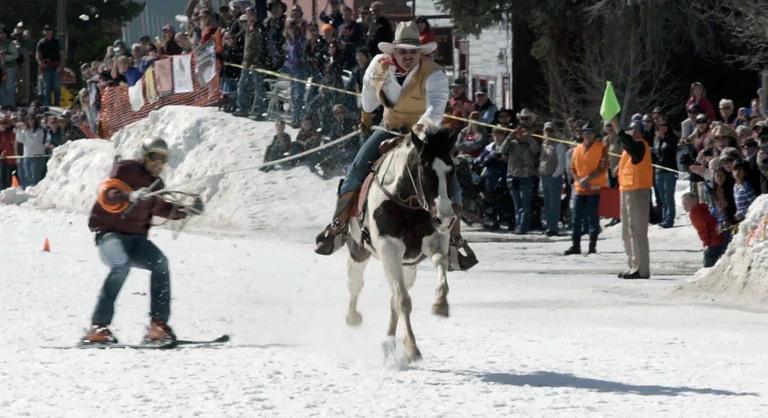 A western és a síelés szerelemgyereke az őrülten extrém sport, amiről talán még sosem hallott
