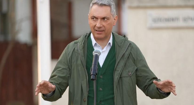 Lázár János: nem jachtot kell venni, hanem iskolát, óvodát kell építeni