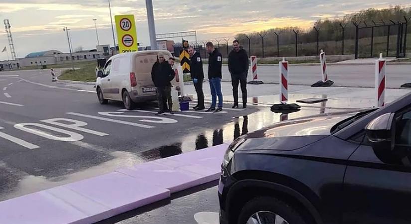 Fertőtlenítő pontokat állítottak fel a szerb-magyar határon