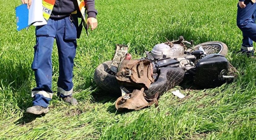 Halálos motorbaleset történt, órákig feküdt leszakadt karral