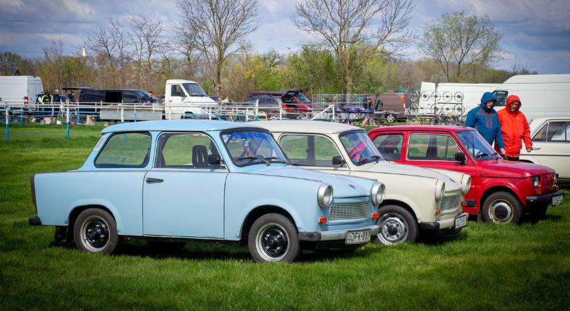 Simson, Trabant, Kispolszki és Csepel: a hajdú-bihari veterán börzén minden volt, amire számíthattunk - fotókkal