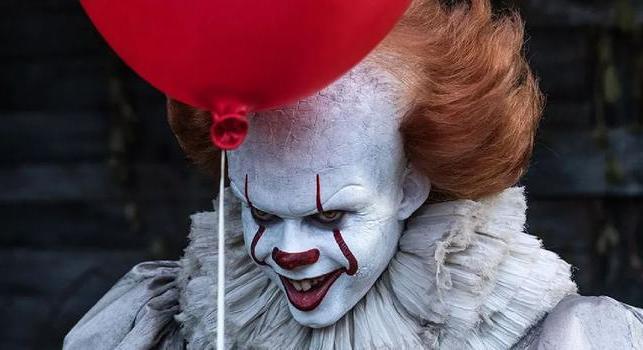 Stephen King gyilkos bohóca, Carrie Bradshaw és a zombikór is visszatér a Maxra