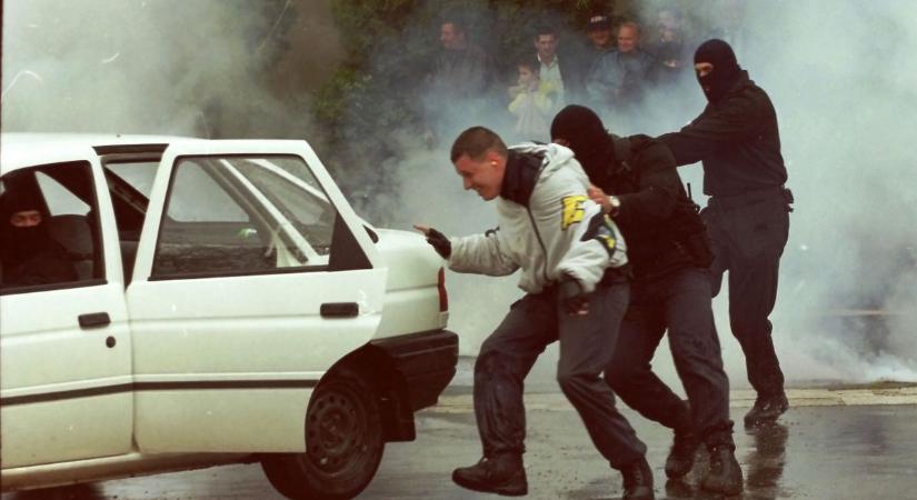 Kommandósok és lovasrendőrök töltötték meg a Szent Imre teret