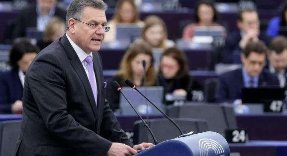 El kell helyezni Európát a globális kereskedelmi rendszer paradigmaváltása okozta helyzetben