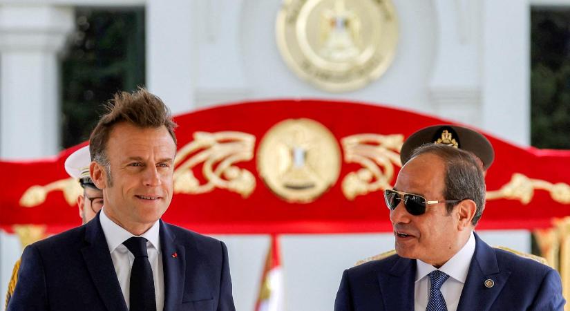 Szembemegy Donald Trumppal és Benjámin Netanjahuval a francia elnök