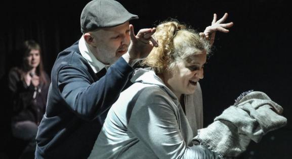 Életre ítélve: Tompa Andrea regényéből készült színdarab az Örkényben