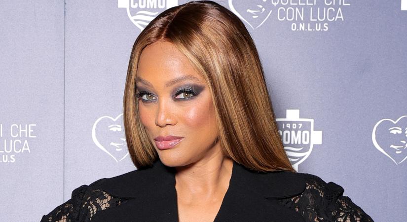 Az 51 éves Tyra Banks így hangsúlyozza nőies alakját: nem takargatja teltebb idomait
