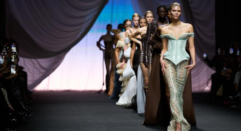 Szexi hajótöröttek Jean Paul Gaultier kifutóján