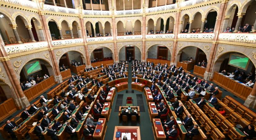 Családtámogatásokkal összefüggő javaslatokról tárgyal a parlament