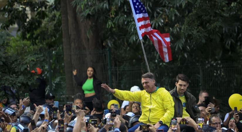 Jair Bolsonaro felvette a mártírszerepet