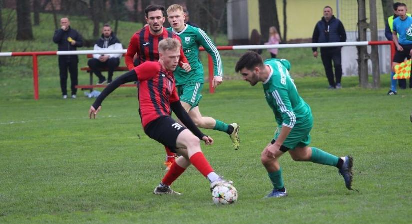 Élen a DFC, Mezőfalva pontjait elfújta a szél, az Adony legyűrte a sereghajtót