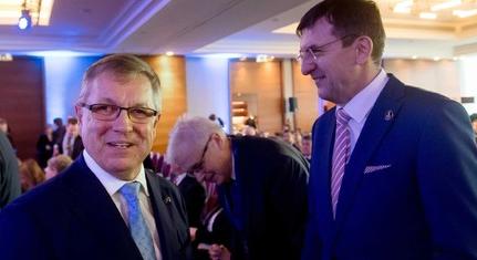 Tizenöt év kétharmaddal, nulla felelősség? – A kormány kibújik az MNB-alapítványok botránya alól