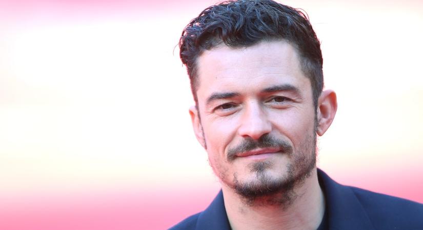Gyönyörű szépség Orlando Bloom 83 éves édesanyja: csak úgy ragyog friss fotójukon