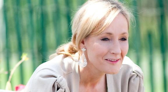 J. K. Rowling most az HBO egyik legismertebb műsorvezetőjével rúgta össze a port a transzneműek miatt